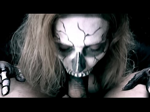 ❤️ Demoniška mergina čiulpia varpą savo juoda burna ir ryja spermą. ❤❌ Anal video prie mūsų ❌